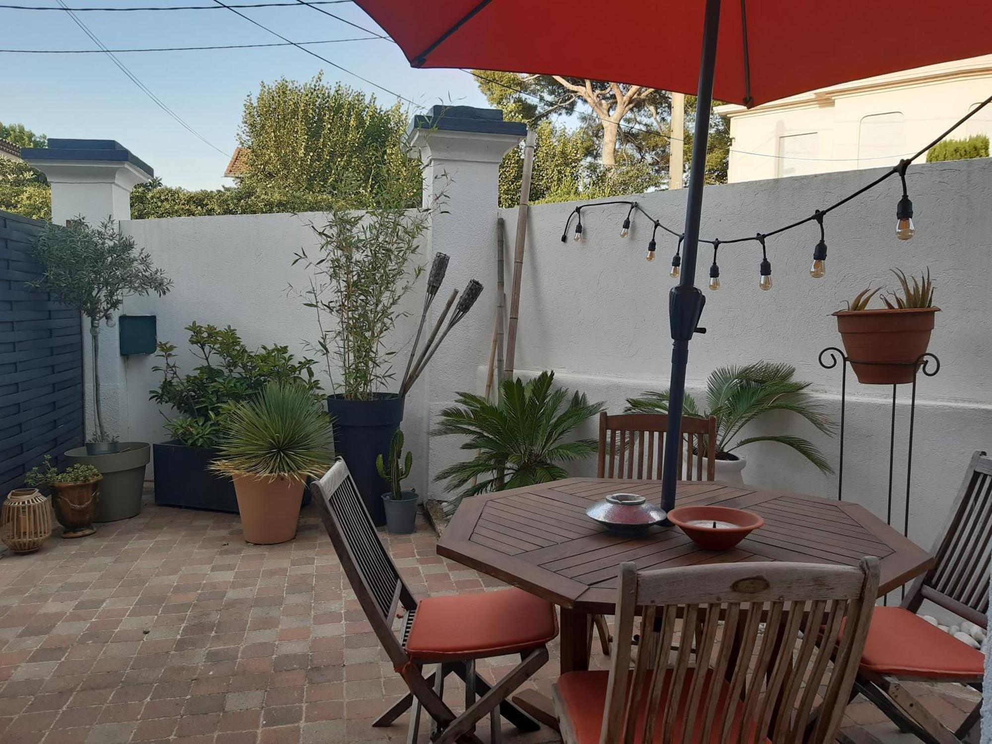 Grand Studio Avec Patio Marseille Exterior photo